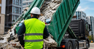 Вывоз строительного мусора в Карабулаке: услуги лицензированной компании — ПроМусор